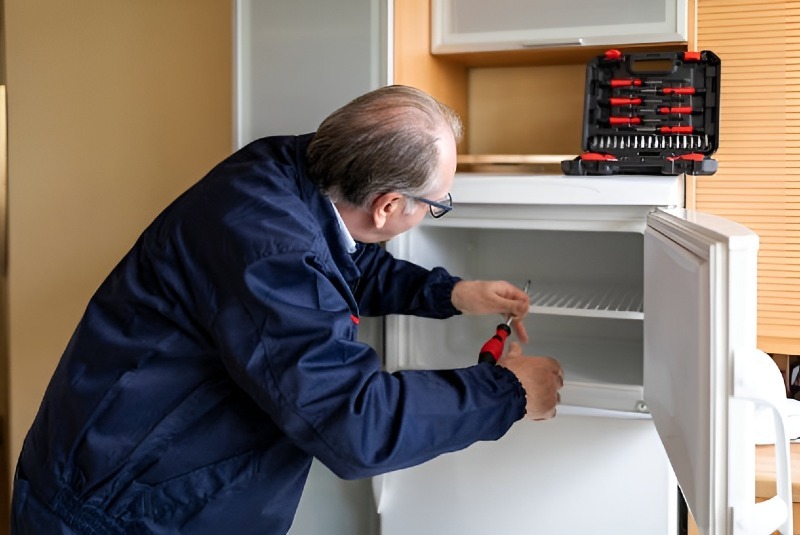 Refrigerator repair in Winchester